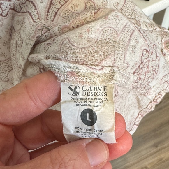 Carve Designs Cream Paisley Blouse - Picture 3 of 5